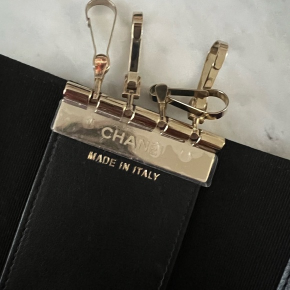 ❌SOLD ❌ CHANEL CAMEILLA CAVIAR 4 KEY RING HOLDER - Picture 3 of 7